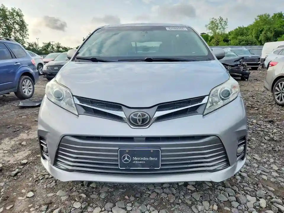 5TDYZ3DCXJS927018 2018 TOYOTA SIENNA-4