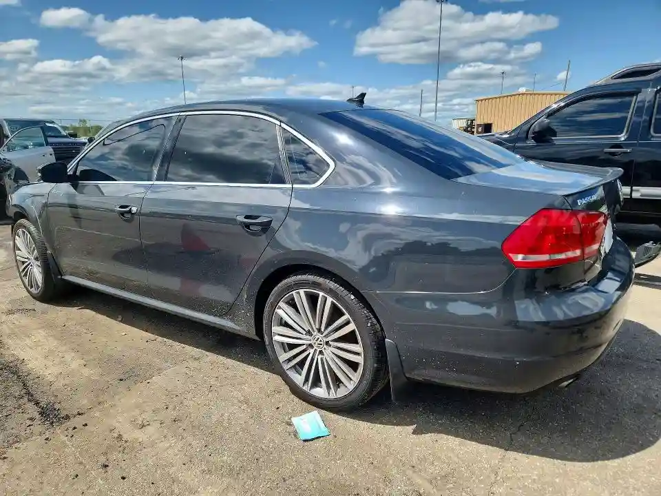 1VWBT7A34FC072681 2015 VOLKSWAGEN PASSAT-1