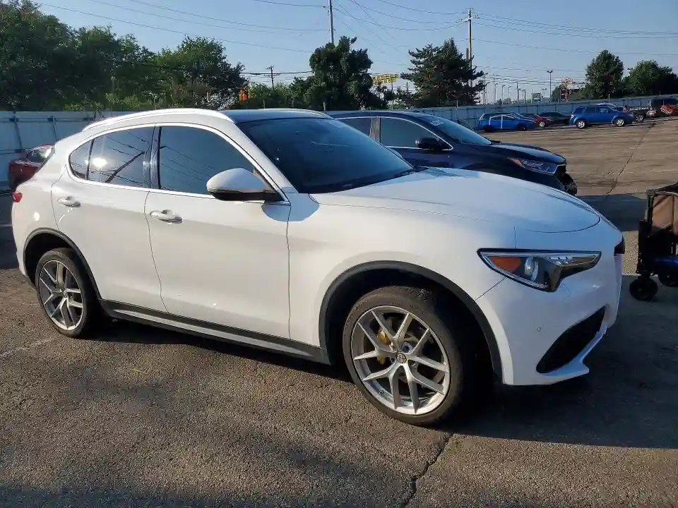 ZASFAKBN2J7B99712 2018 ALFA ROMEO STELVIO-3