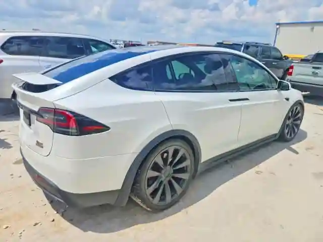 7SAXCBE61NF357746 2022 TESLA MODEL X-2