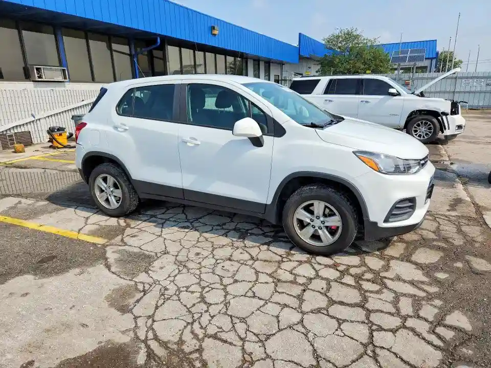 KL7CJNSB0JB698828 2018 CHEVROLET TRAX-3