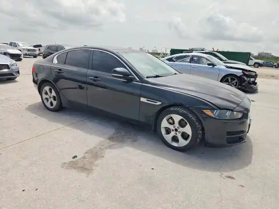 SAJAR4FX1JCP39188 2018 JAGUAR XE-3