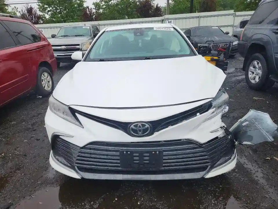4T1C11AK3MU475846 2021 TOYOTA CAMRY-4