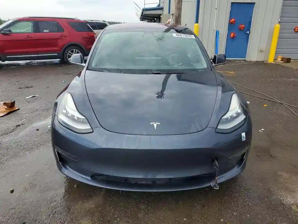 5YJ3E1EA4JF032023 2018 TESLA MODEL 3-4