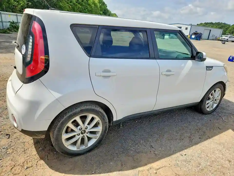 KNDJP3A58J7904120 2018 KIA SOUL-2