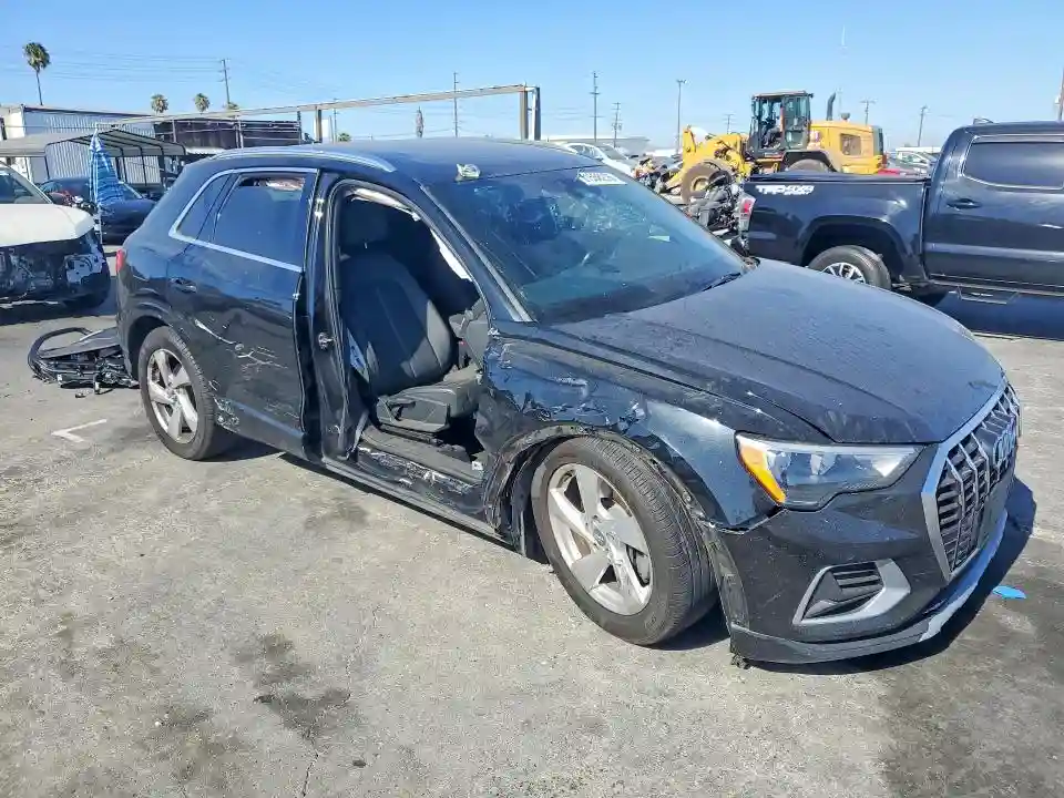 WA1AECF39L1028607 2020 AUDI Q3-3
