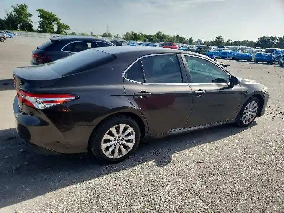 4T1B11HK4JU045627 2018 TOYOTA CAMRY-2
