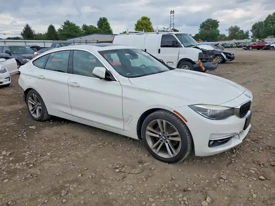 WBA8Z9C51JG827807 2018 BMW 3 SERIES-3