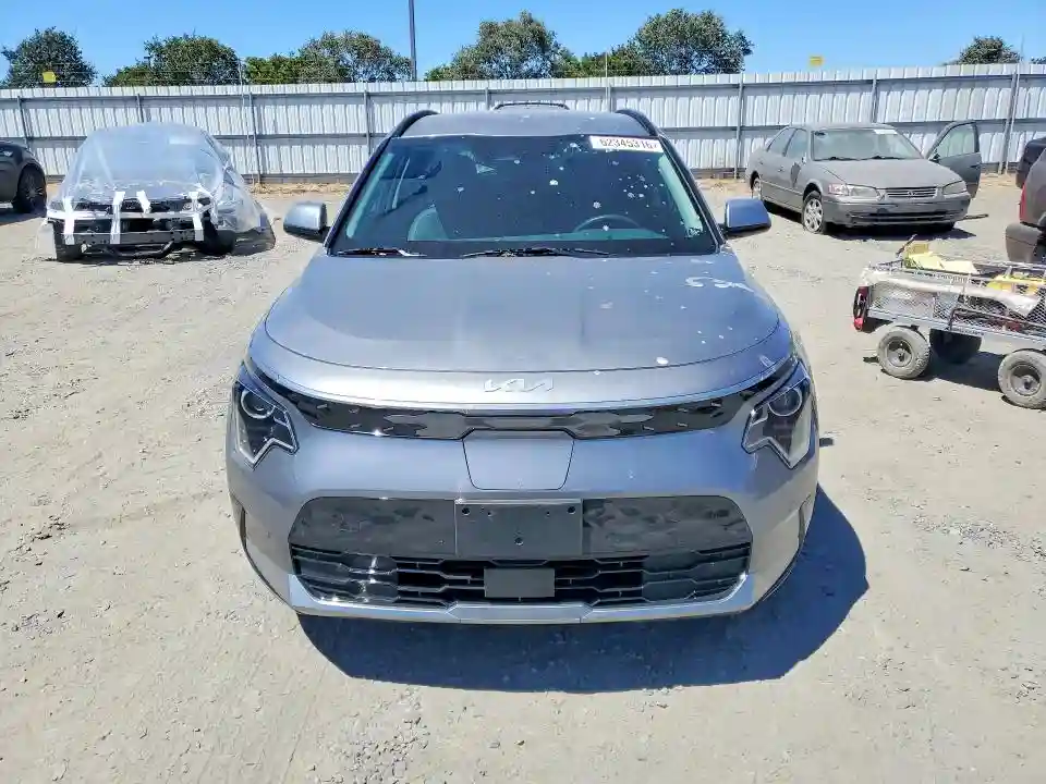 KNDCR3L17P5061948 2023 KIA NIRO-4