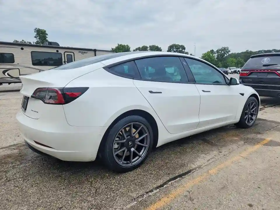 5YJ3E1EB2MF055930 2021 TESLA MODEL 3-2