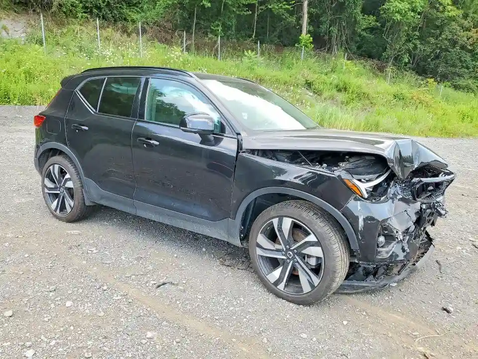 YV4L12UM8R2379914 2024 VOLVO XC40-3