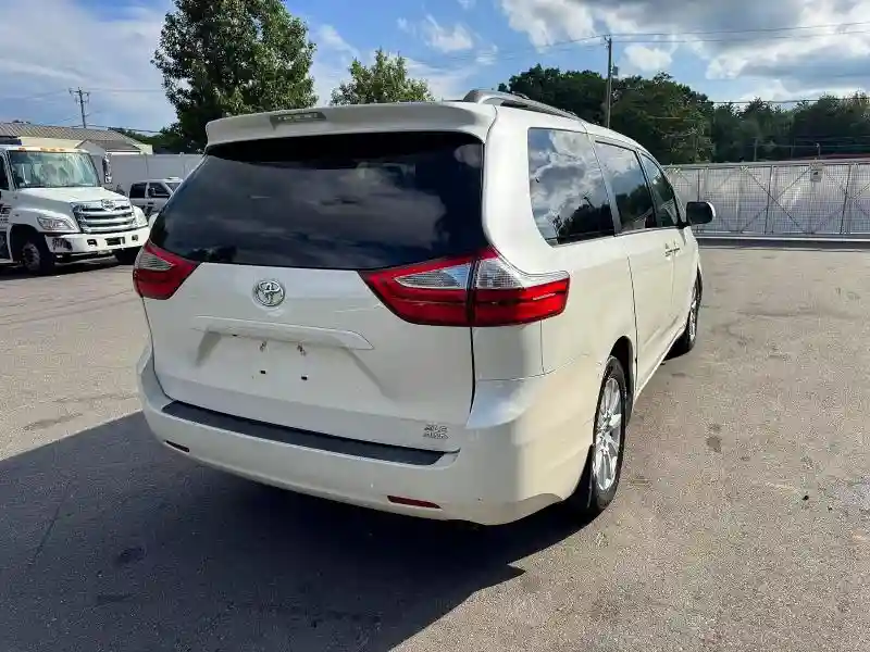 5TDDZ3DC4HS159092 2017 TOYOTA SIENNA-2