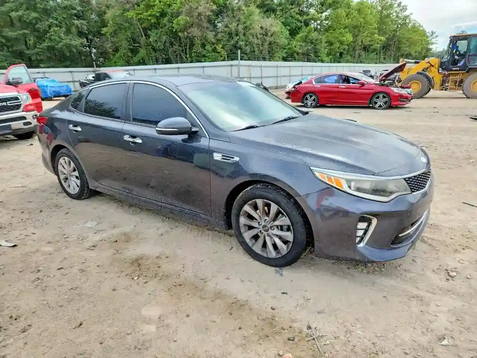 5XXGT4L35JG230863 2018 KIA OPTIMA S-3