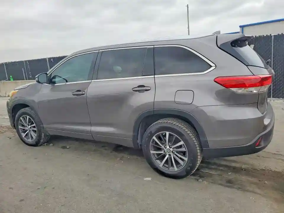 5TDKZRFH1JS543095 2018 TOYOTA HIGHLANDER-1