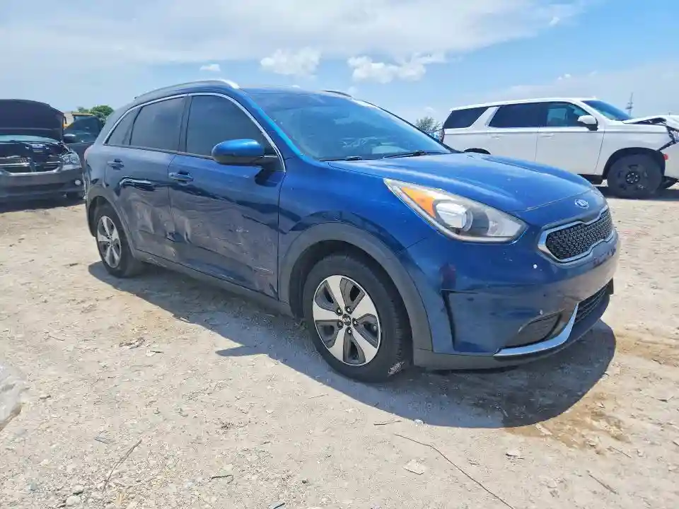 KNDCB3LC6H5045067 2017 KIA NIRO-3