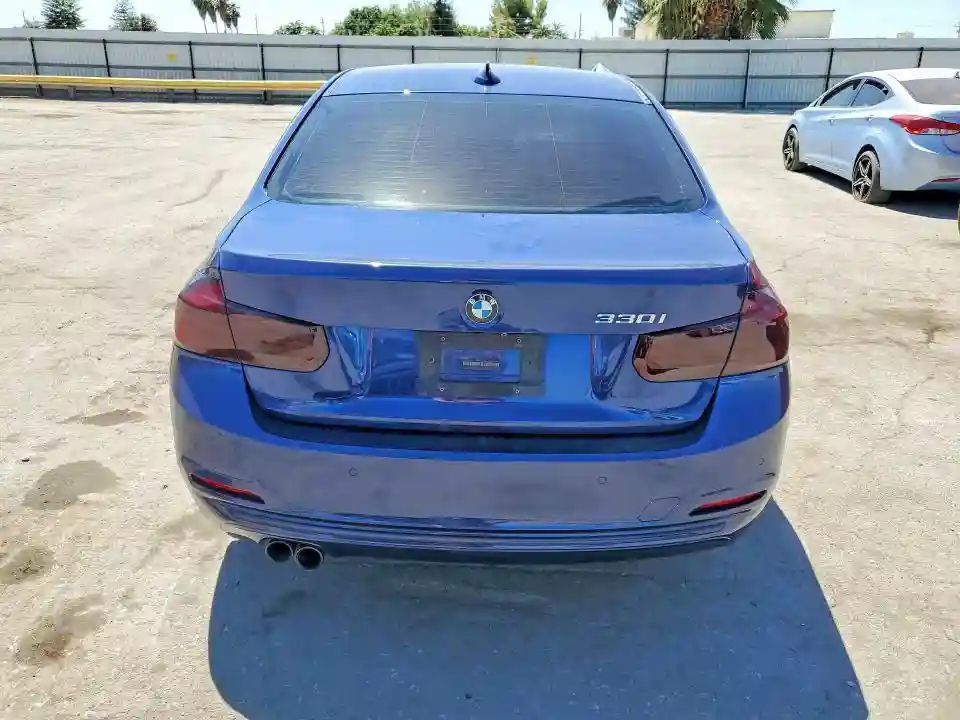 WBA8B9G53JNU58359 2018 BMW 3 SERIES-5