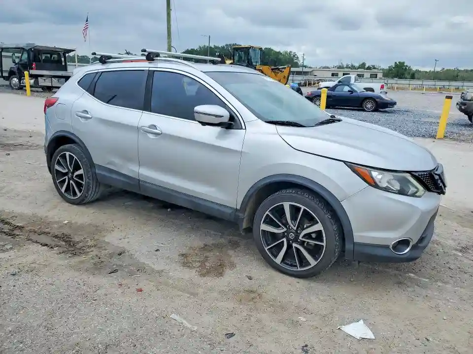 JN1BJ1CP8JW195495 2018 NISSAN ROGUE-3