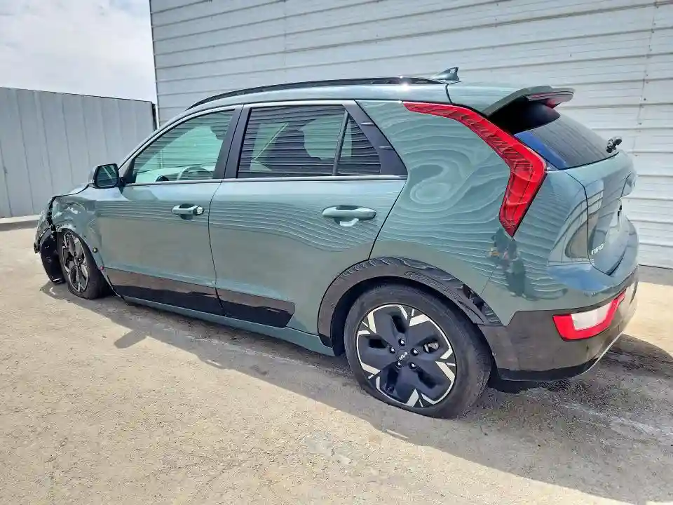 KNDCR3L12P5045575 2023 KIA NIRO-1