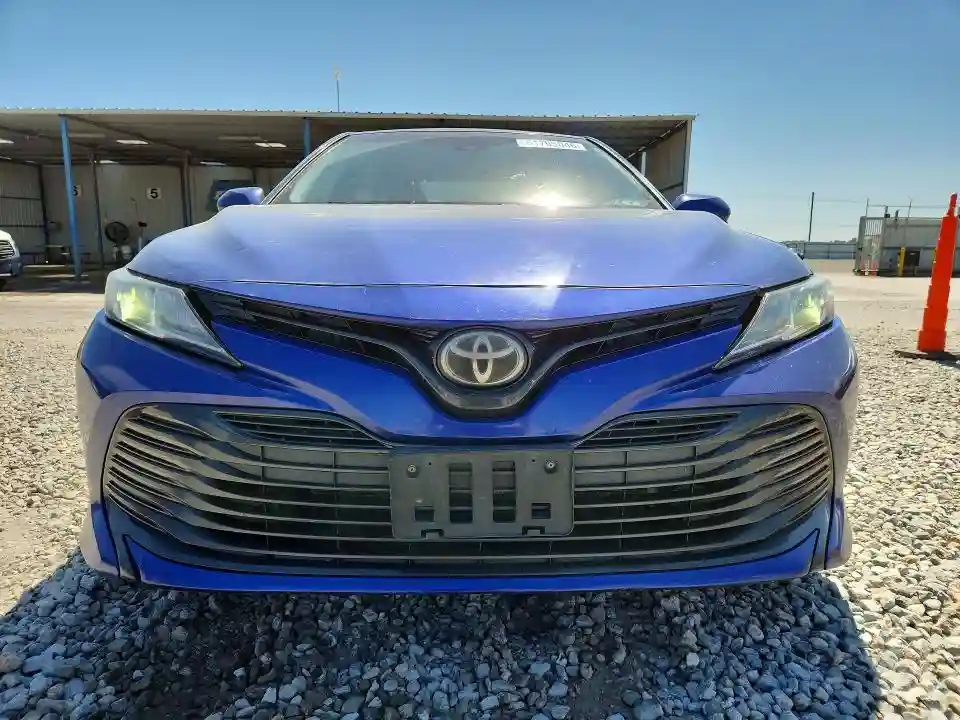 4T1B11HK9JU564625 2018 TOYOTA CAMRY-4