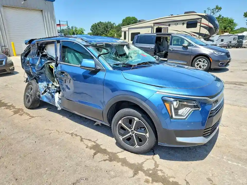 KNDCR3LE7R5124777 2024 KIA NIRO-3