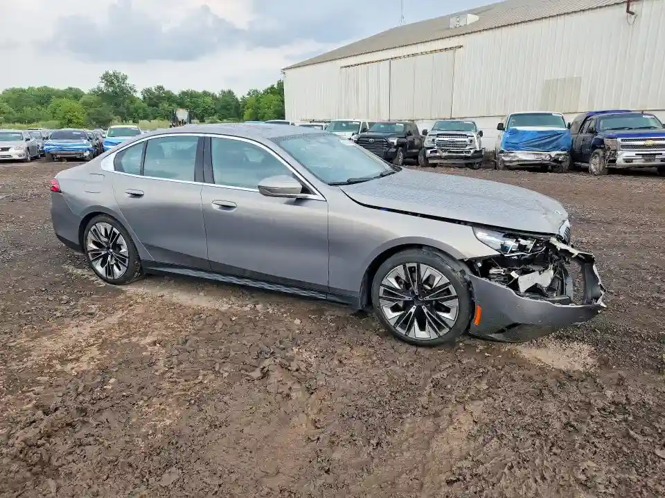 WBA53FJ00RCP92755 2024 BMW 5 SERIES-3