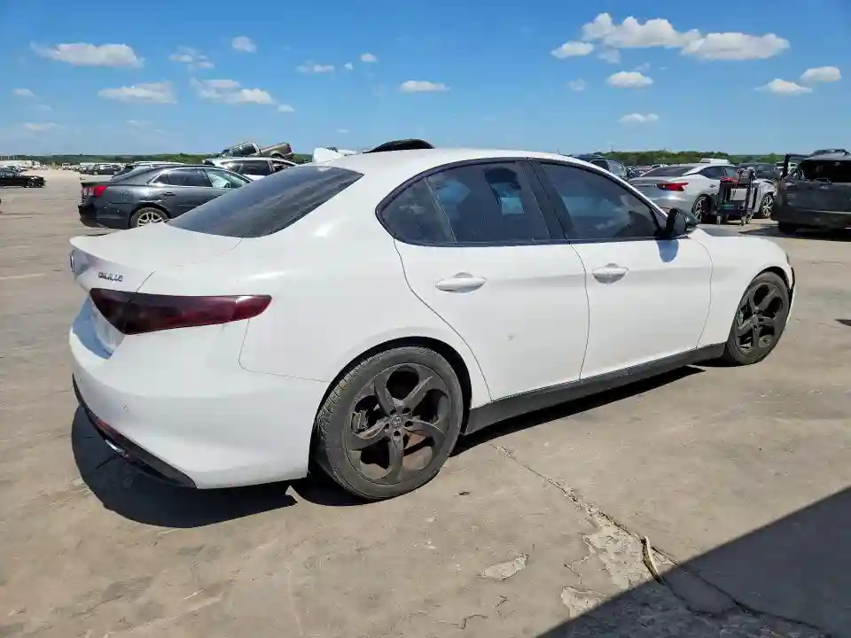 ZARFAEBN8J7566032 2018 ALFA ROMEO GIULIA-2