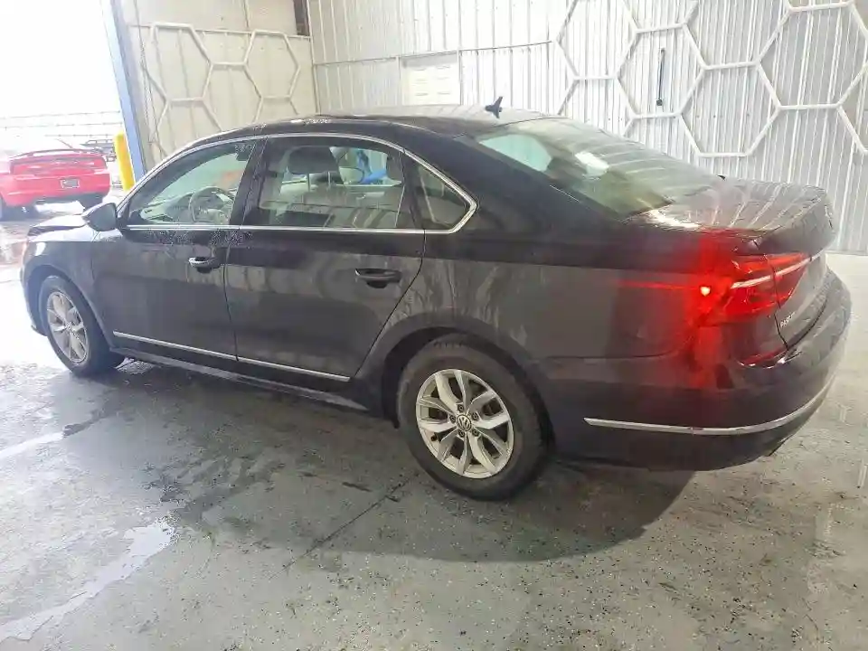 1VWAT7A30HC006725 2017 VOLKSWAGEN PASSAT-1
