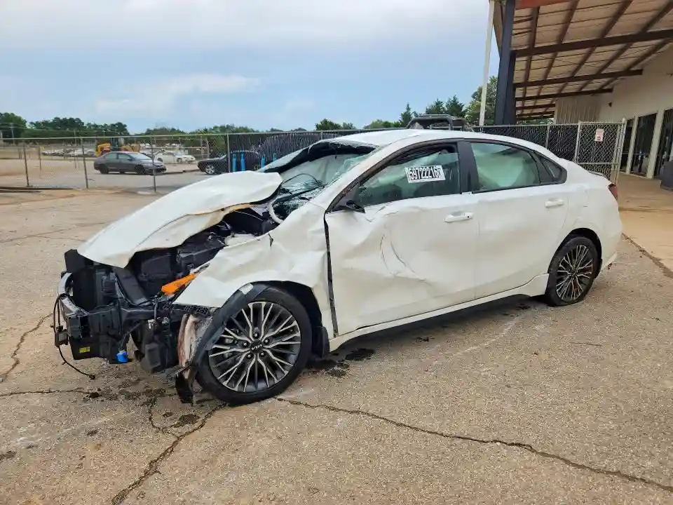 3KPF54AD7RE714958 2024 KIA FORTE-0