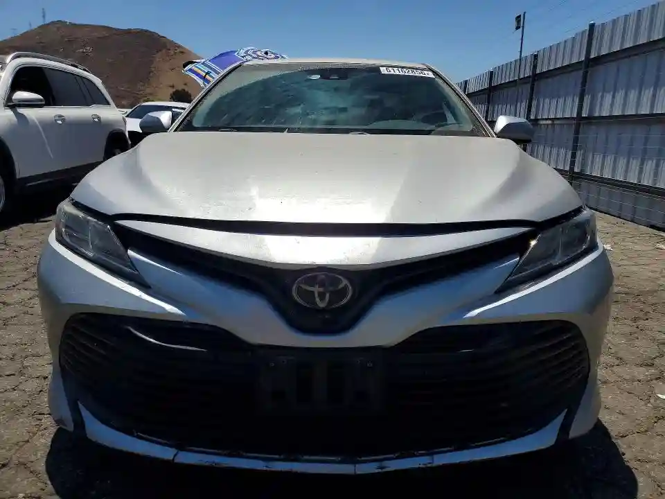 4T1B11HK8JU150445 2018 TOYOTA CAMRY-4