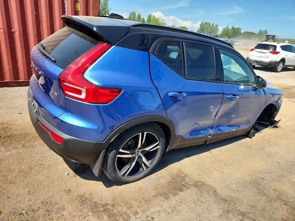 YV4162UM2M2559939 2021 VOLVO XC40-2