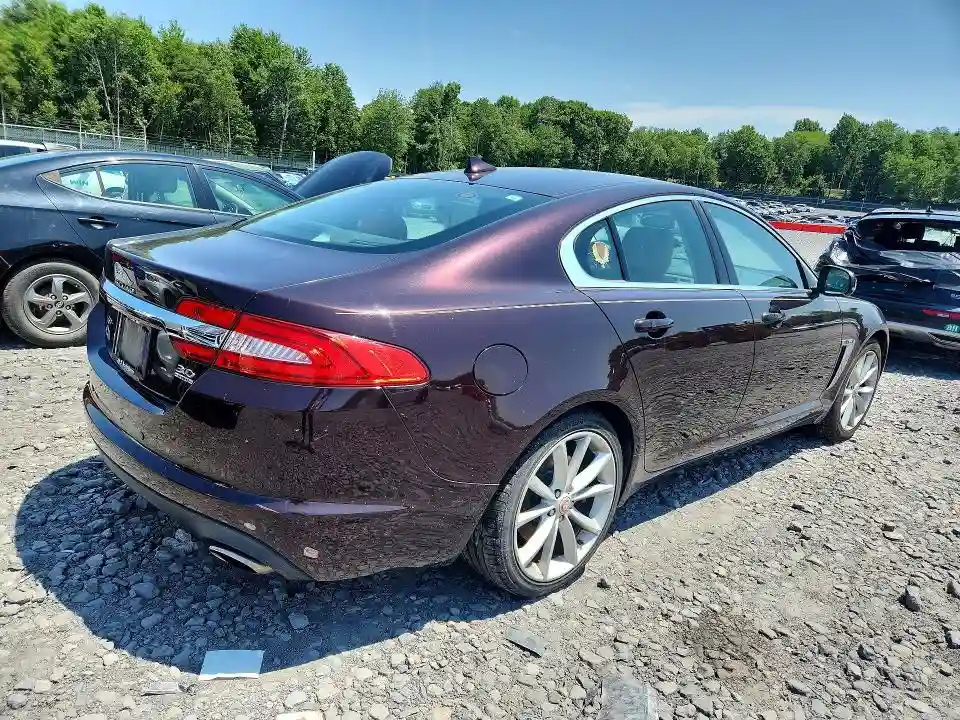 SAJWJ0FF6F8U70564 2015 JAGUAR XF-2