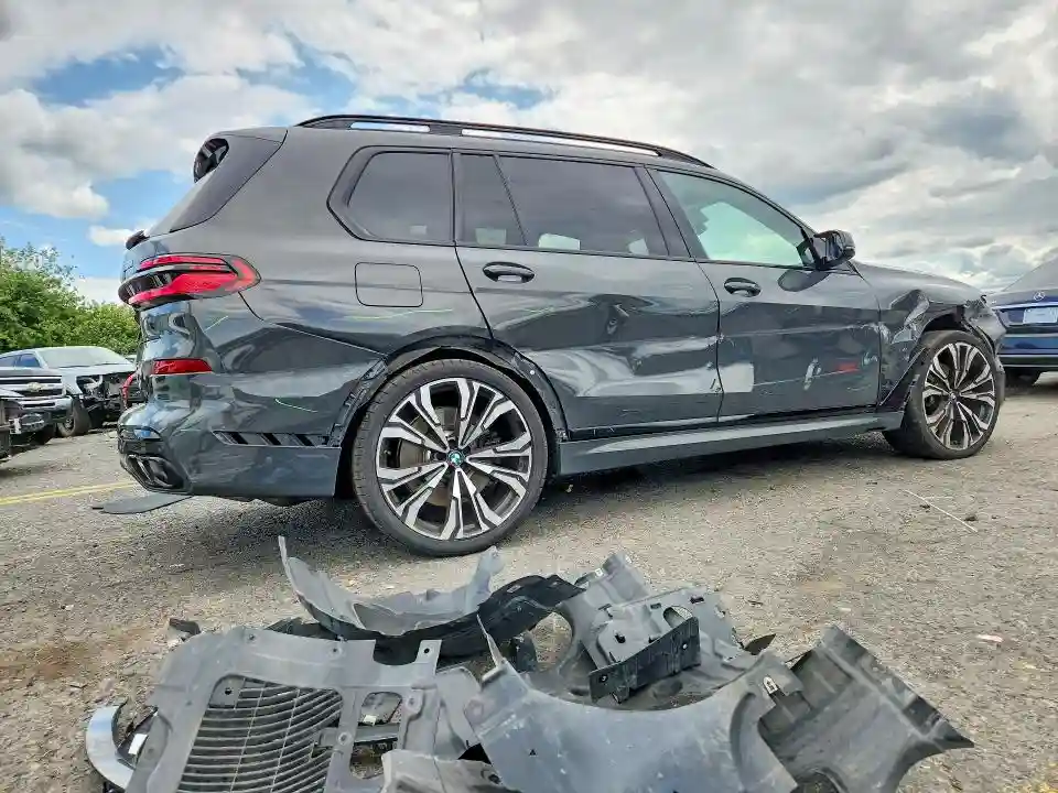 5UX33EM01R9T61501 2024 BMW X7-2