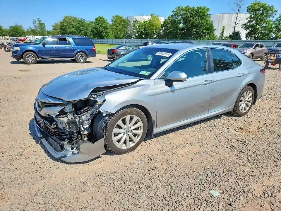 4T1B11HK7JU640598 2018 TOYOTA CAMRY-0