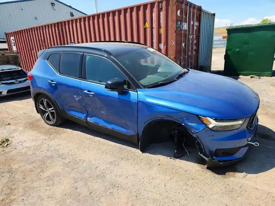 YV4162UM2M2559939 2021 VOLVO XC40-3