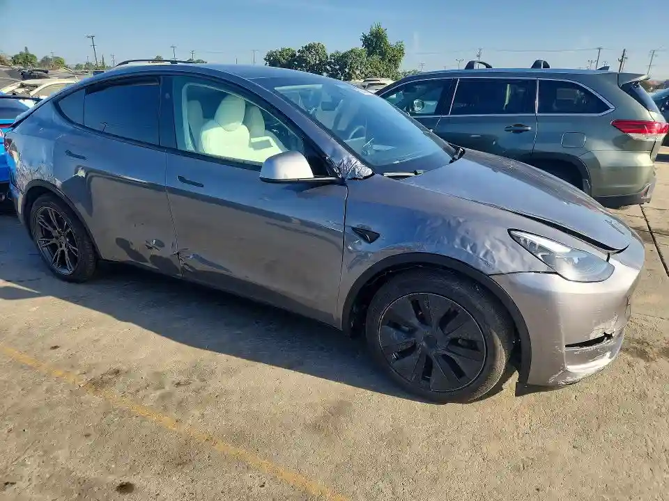 7SAYGDEE7SF240633 2025 TESLA MODEL Y-3