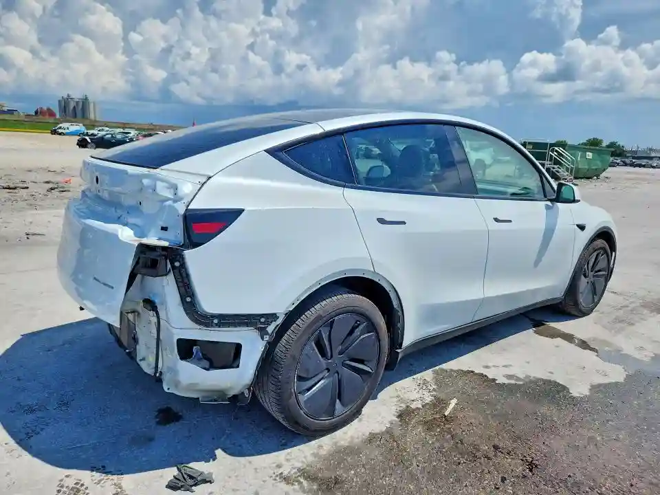 7SAYGDEE8TA396999 2026 TESLA MODEL Y-2