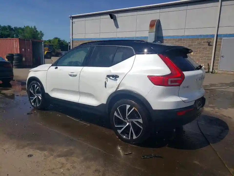 YV4162UM6N2648611 2022 VOLVO XC40-1