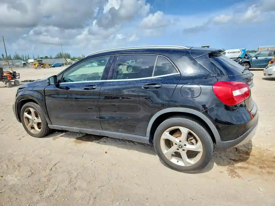 WDCTG4EB3JJ496542 2018 MERCEDES-BENZ GLA-CLASS-1