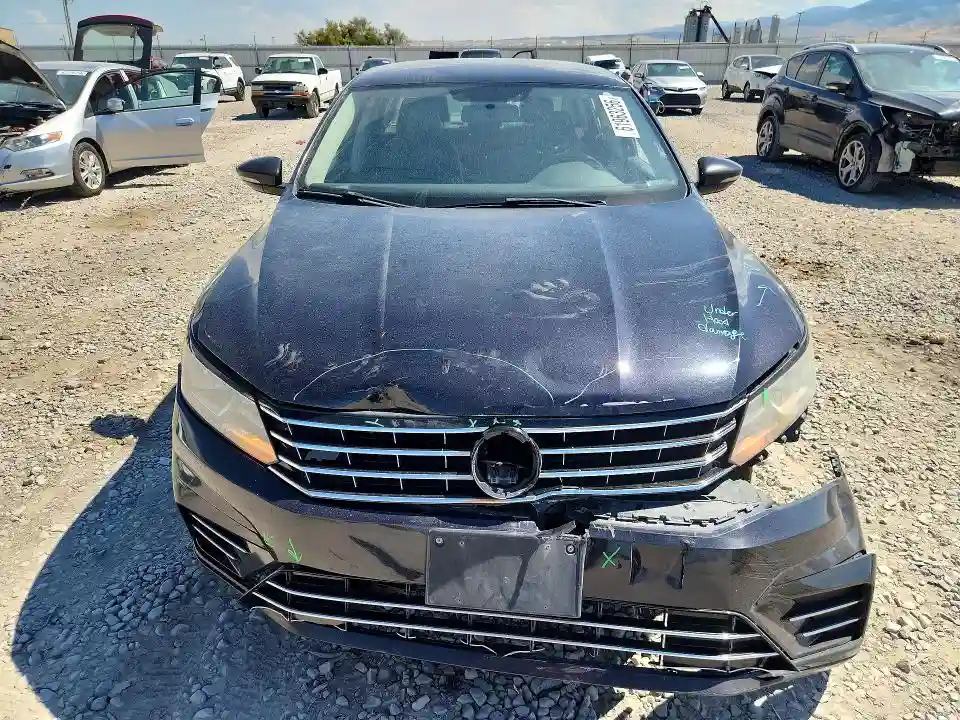 1VWDT7A36HC032338 2017 VOLKSWAGEN PASSAT-4