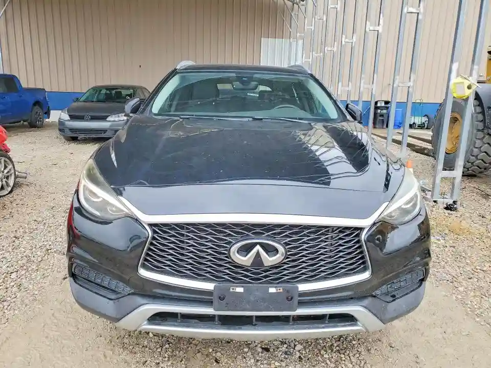 SJKCH5CR6JA047491 2018 INFINITI QX30-4