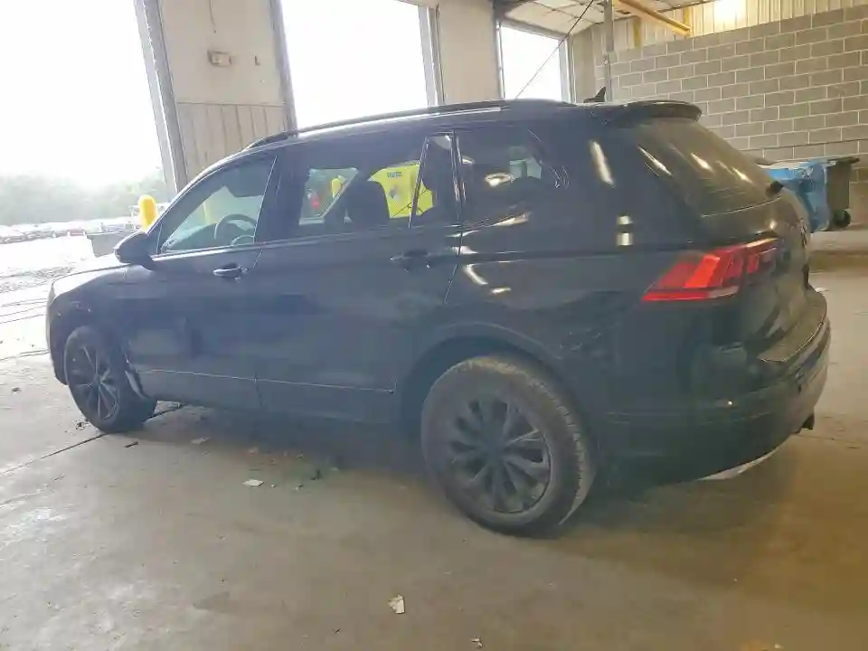 3VV3B7AX7JM106568 2018 VOLKSWAGEN TIGUAN-1