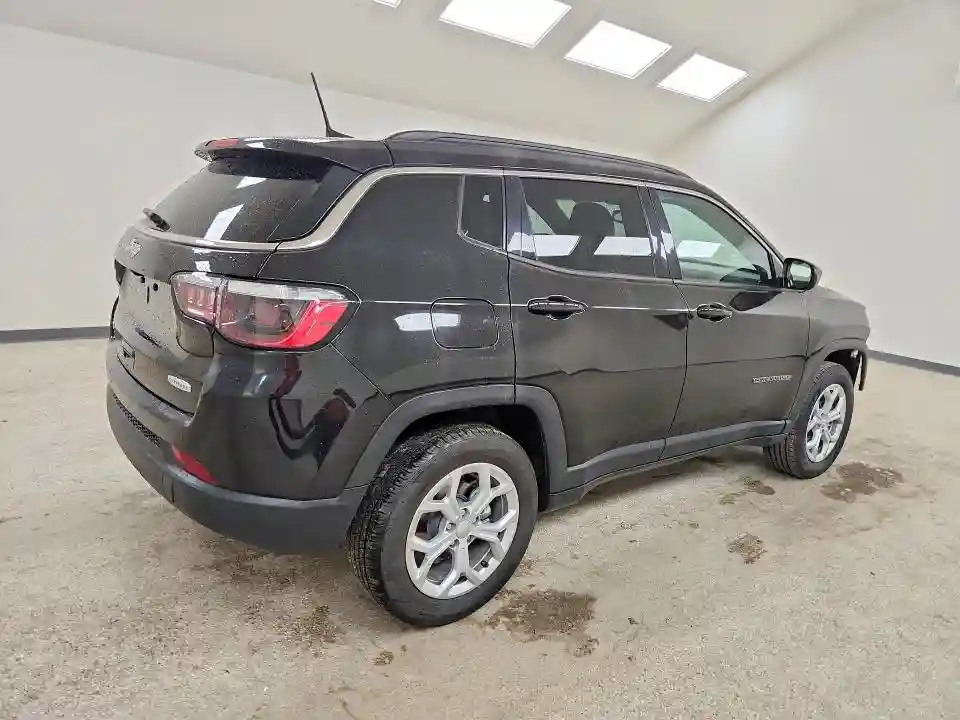 3C4NJDBN7RT110756 2024 JEEP COMPASS-2