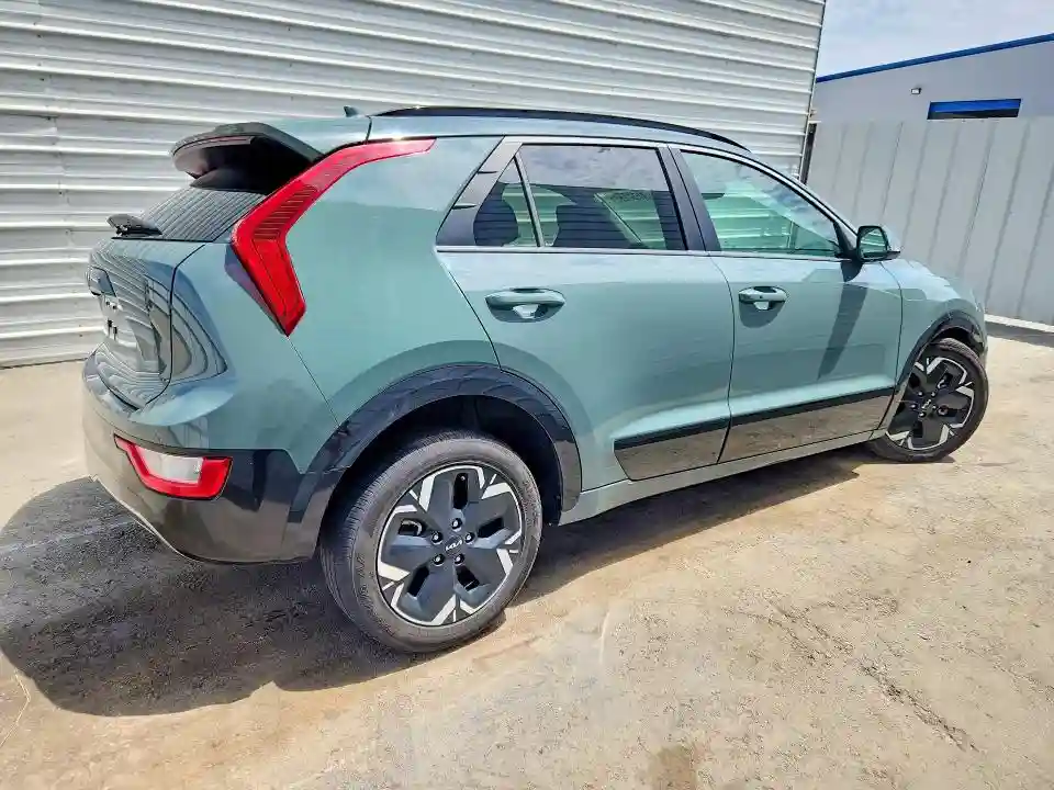 KNDCR3L12P5045575 2023 KIA NIRO-2