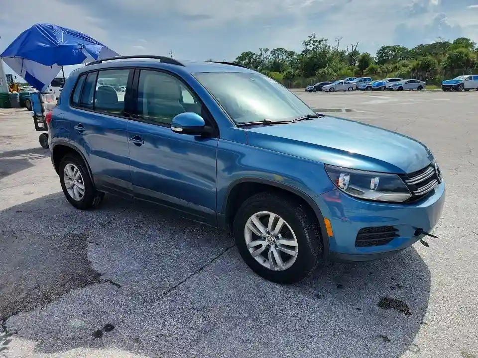 WVGAV7AX8HK037951 2017 VOLKSWAGEN TIGUAN-3