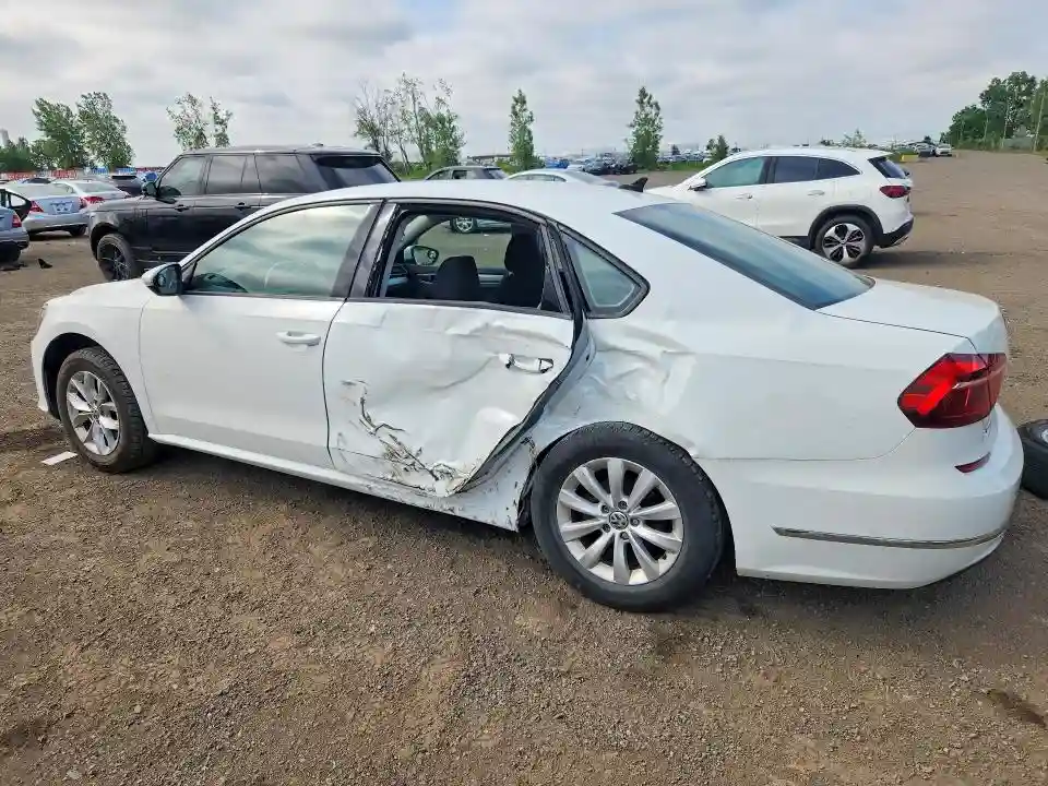 1VWAA7A34JC031557 2018 VOLKSWAGEN PASSAT-1