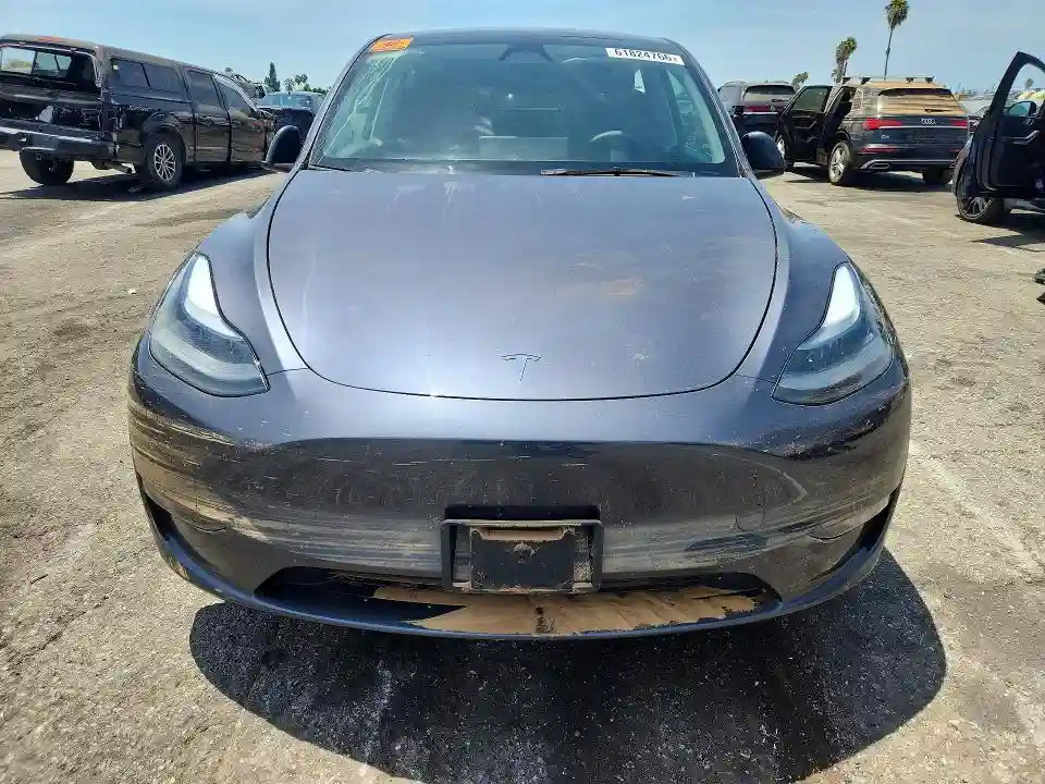 7SAYGDEEXPF909985 2023 TESLA MODEL Y-4