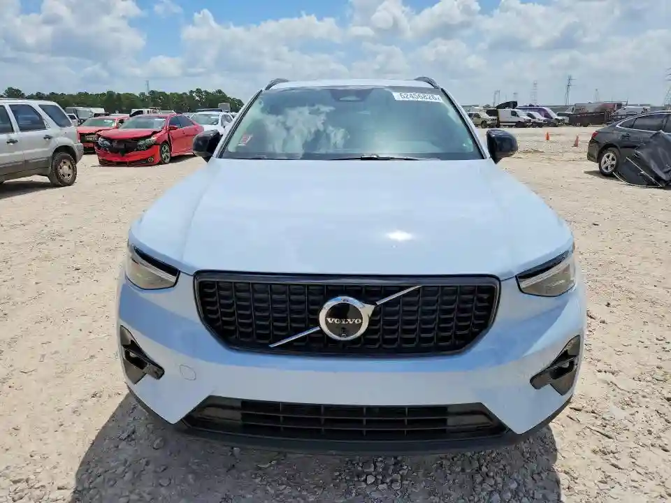 YV4L12UC5S2537901 2025 VOLVO XC40 PLUS-4