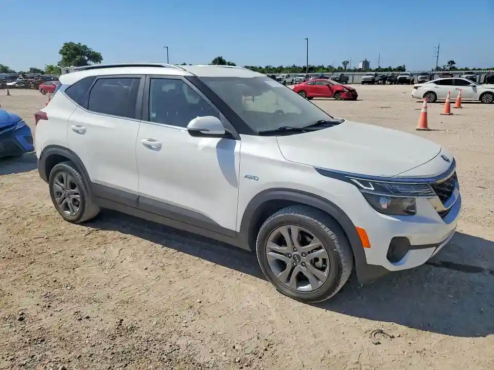 KNDEUCAA2M7158632 2021 KIA SELTOS-3