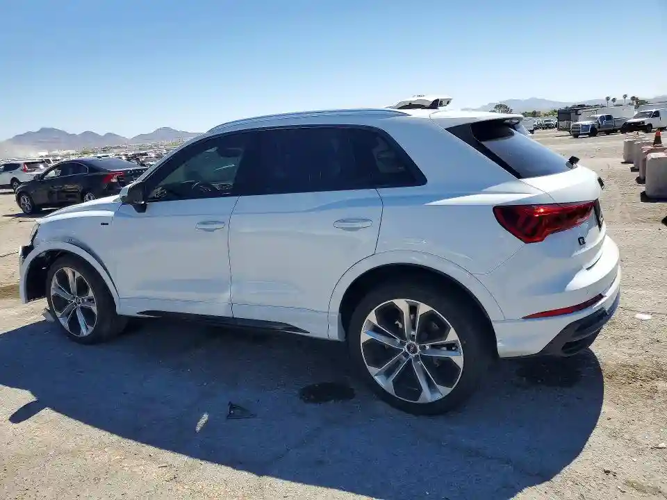 WA1EECF31K1074836 2019 AUDI Q3-1