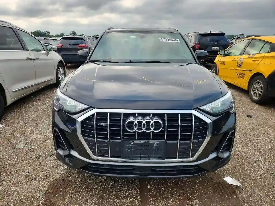 WA1DECF31L1027142 2020 AUDI Q3-4